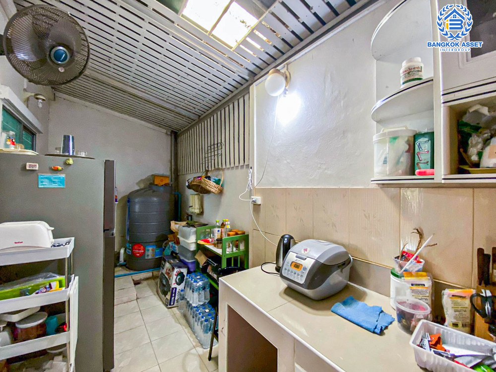 ทาวน์เฮ้าส์มือสอง โครงการ พฤกษาวิลล์22 พระราม5-2 เนื้อที่กว้าง 17.40 ตร.ว. ฟังก์ชัน 3 ห้องนอน 2 ห้องน้ำ 1 ที่จอดรถ สภาพภายในสวย พร้อมเข้าอยู่ได้ทันที ฟรีแอร์!  ตั้งบนทำเลดี เชื่อมต่อถนนบางกรวย-ไทรน้อย ถนนนครอินทร์ ถนนราชพฤกษ์ ใกล้รถไฟฟ้าสายสีม่วง "สถานีแยกติวานนท์" และจุดขึ้นทางด่วน "พระราม7" จองเลย!