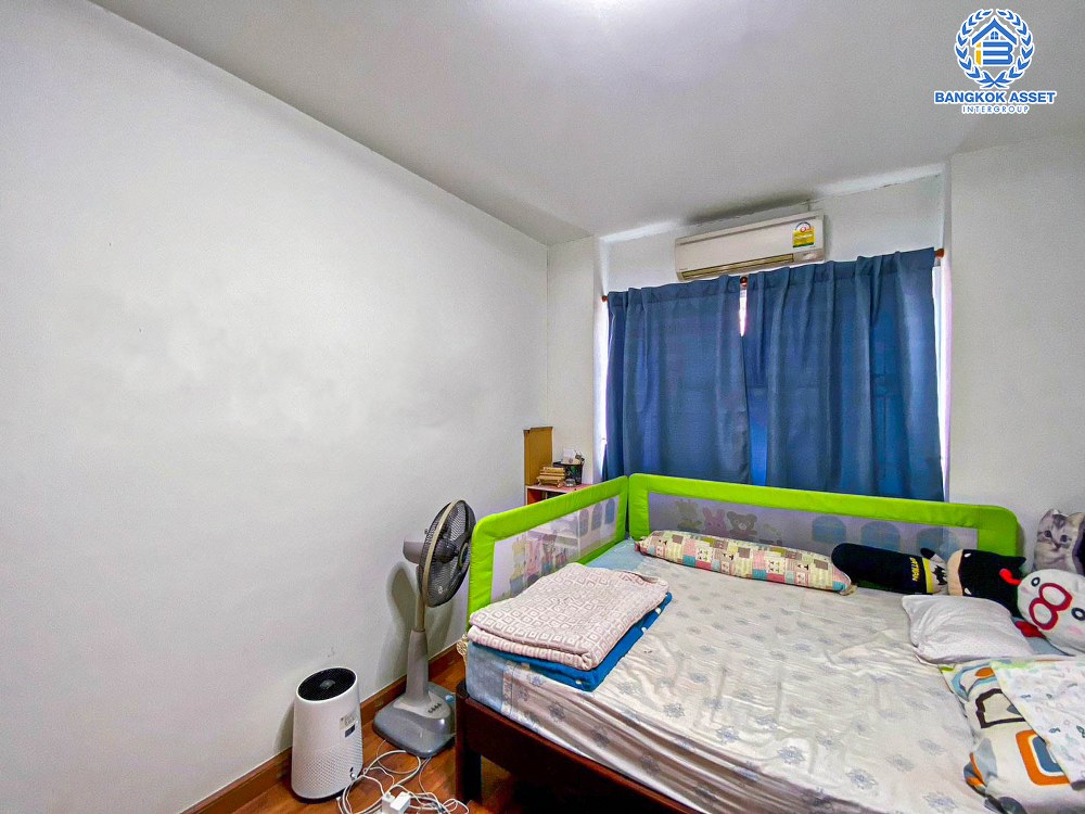 ทาวน์เฮ้าส์มือสอง โครงการ พฤกษาวิลล์22 พระราม5-2 เนื้อที่กว้าง 17.40 ตร.ว. ฟังก์ชัน 3 ห้องนอน 2 ห้องน้ำ 1 ที่จอดรถ สภาพภายในสวย พร้อมเข้าอยู่ได้ทันที ฟรีแอร์!  ตั้งบนทำเลดี เชื่อมต่อถนนบางกรวย-ไทรน้อย ถนนนครอินทร์ ถนนราชพฤกษ์ ใกล้รถไฟฟ้าสายสีม่วง "สถานีแยกติวานนท์" และจุดขึ้นทางด่วน "พระราม7" จองเลย!