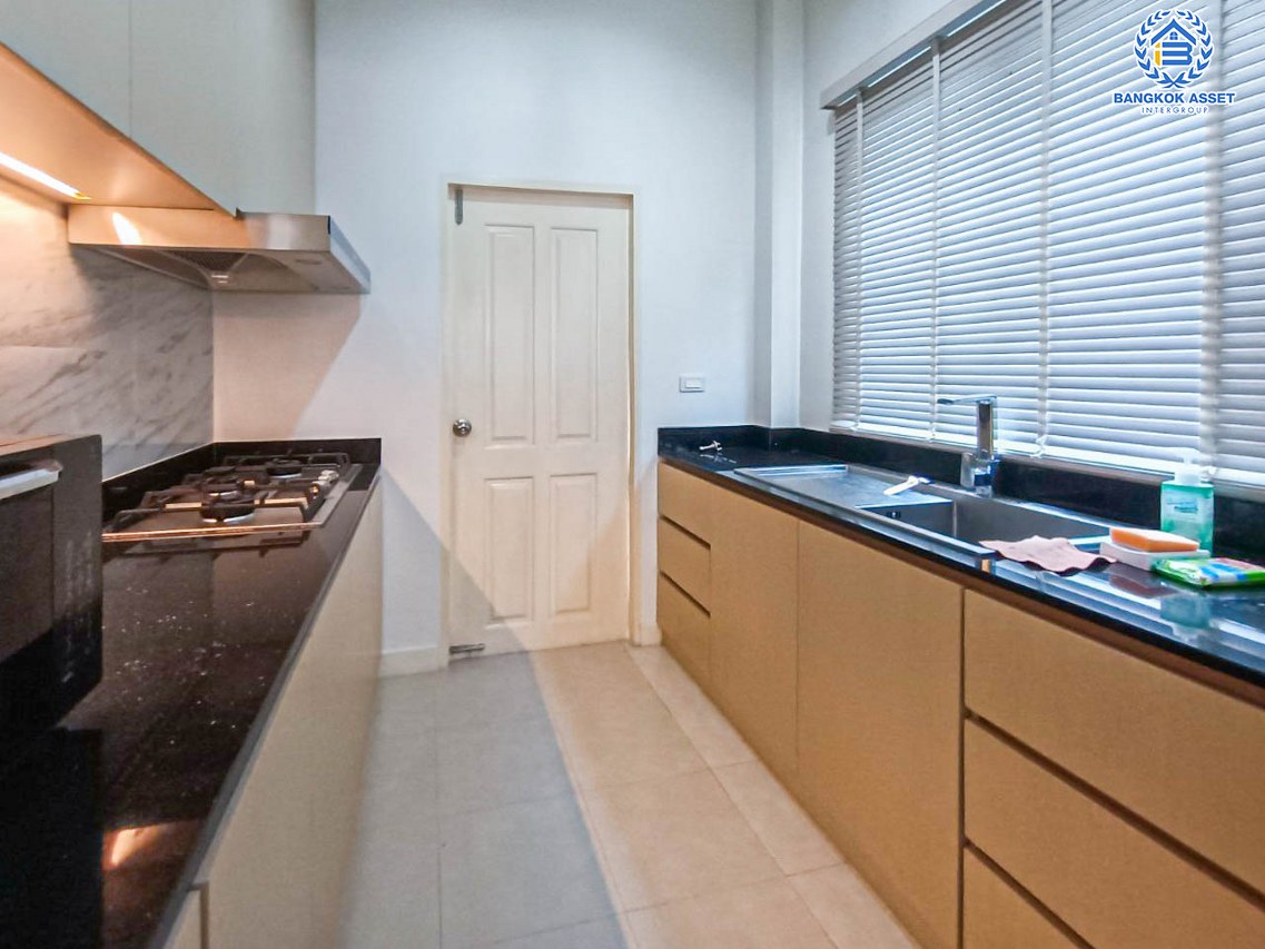 บ้านเดี่ยวมือสองนนทบุรี โครงการ เพอร์เฟค เพลส เอ็กซ์คลูซีฟ ราชพฤกษ์ #หลังมุม เนื้อที่กว้างขวางเกือบ 66 ตร.ว. ฟังก์ชัน 2 ห้องนอน 3 ห้องน้ำ 2 ที่จอดรถ บ้านใหม่ไม่เคยเข้าอยู่ บิวท์อินครบครัน แถมฟรี! 6 เครื่องปรับอากาศ และ 3 เครื่องทำน้ำอุ่น บนทำเลดี เพียง 10 นาทีก็ถึงรถไฟฟ้าสายสีม่วง "สถานีบางรักน้อยท่าอิฐ" ใกล้ทางด่วน "ศรีรัช"...