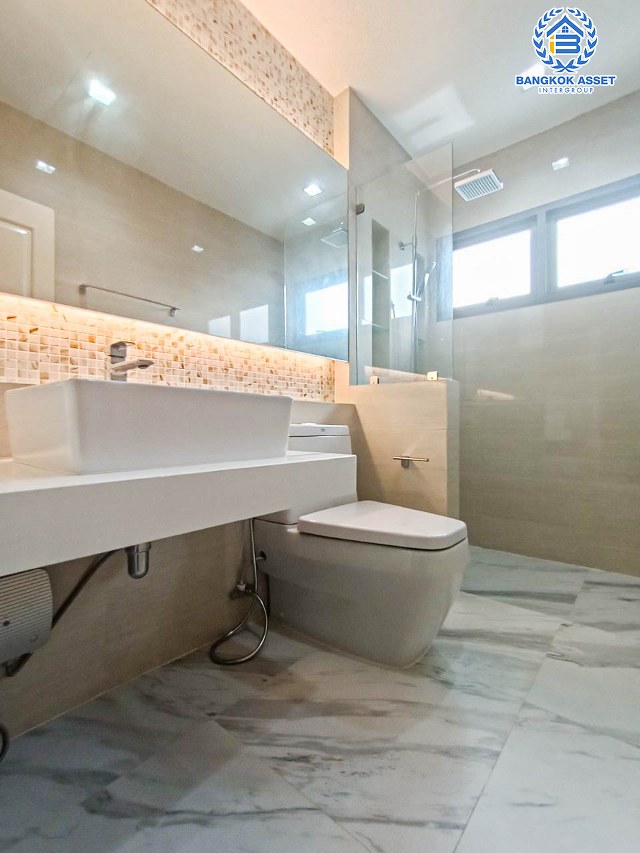 บ้านเดี่ยวมือสองนนทบุรี โครงการ เพอร์เฟค เพลส เอ็กซ์คลูซีฟ ราชพฤกษ์ #หลังมุม เนื้อที่กว้างขวางเกือบ 66 ตร.ว. ฟังก์ชัน 2 ห้องนอน 3 ห้องน้ำ 2 ที่จอดรถ บ้านใหม่ไม่เคยเข้าอยู่ บิวท์อินครบครัน แถมฟรี! 6 เครื่องปรับอากาศ และ 3 เครื่องทำน้ำอุ่น บนทำเลดี เพียง 10 นาทีก็ถึงรถไฟฟ้าสายสีม่วง "สถานีบางรักน้อยท่าอิฐ" ใกล้ทางด่วน "ศรีรัช"...