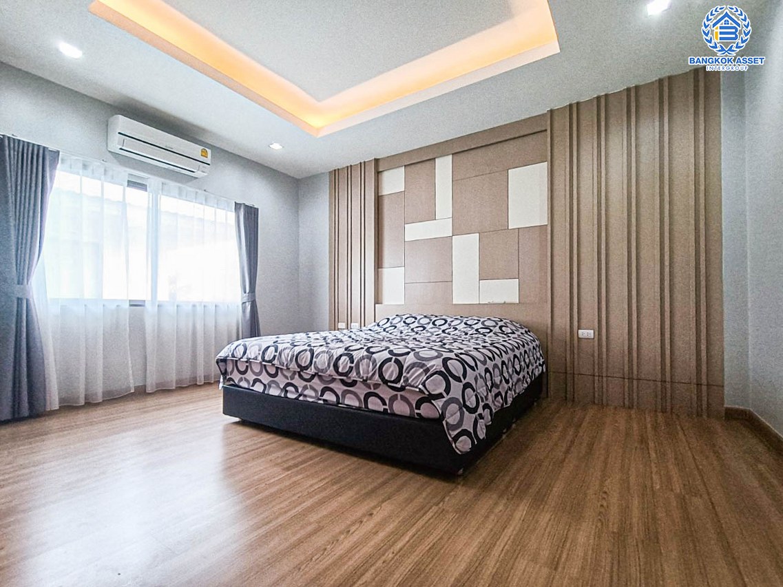 บ้านเดี่ยวมือสองนนทบุรี โครงการ เพอร์เฟค เพลส เอ็กซ์คลูซีฟ ราชพฤกษ์ #หลังมุม เนื้อที่กว้างขวางเกือบ 66 ตร.ว. ฟังก์ชัน 2 ห้องนอน 3 ห้องน้ำ 2 ที่จอดรถ บ้านใหม่ไม่เคยเข้าอยู่ บิวท์อินครบครัน แถมฟรี! 6 เครื่องปรับอากาศ และ 3 เครื่องทำน้ำอุ่น บนทำเลดี เพียง 10 นาทีก็ถึงรถไฟฟ้าสายสีม่วง "สถานีบางรักน้อยท่าอิฐ" ใกล้ทางด่วน "ศรีรัช"...