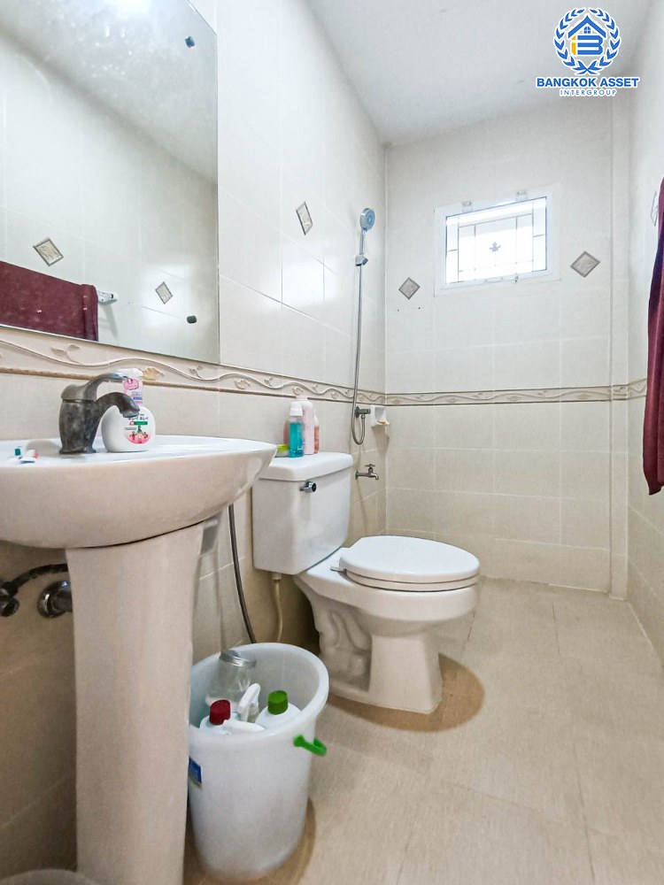 *****บ้านเดี่ยวมือสอง โครงการ เพอร์เฟคเพลส ไทรม้า เนื้อที่กว้าง 130.60 ตร.ว. ฟังก์ชัน 3 ห้องนอน 3 ห้องน้ำ 2 ที่จอดรถ ภายในสภาพสวย พร้อมเข้าอยู่ แถมฟรี! เครื่องปรับอากาศ เครื่องทำน้ำอุ่นบนทำเลดี เชื่อมต่อถนนรัตนาธิเบศร์ ถนนราชพฤกษ์ ถนนติวานนท์ ใกล้รถไฟฟ้าสายสีม่วง "สถานีท่าอิฐ" และจุดขึ้นทางด่วน "ศรีรัช"