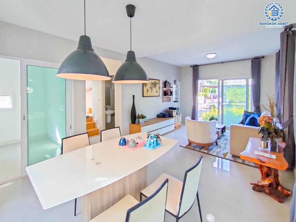 บ้านเดี่ยวมือสอง โครงการ คณาสิริ ศาลายา หลังมุม เนื้อที่กว้าง 61.30 ตร.ว. ฟังก์ชัน 4 ห้องนอน 2 ห้องน้ำ 2 ที่จอดรถ พร้อมอยู่ ภายในตกแต่งโมเดิร์น บนทำเลแห่งการเดินทาง เชื่อมต่อถนนกรุงนนท์-จงถนอม ถนนศาลายา ถนนกาญจนาภิเษก ใกล้รถไฟฟ้าสายสีม่วง "สถานีตลาดบางใหญ่" และจุดขึ้นทางด่วน "ศรีรัช"