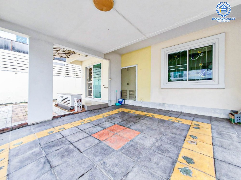 บ้านแฝดมือสอง โครงการ โฮมเพลส วงแหวน-รัตนาธิเบศร์ เนื้อที่กว้าง 41.60 ตร.ว. ฟังก์ชัน 3 ห้องนอน 2 ห้องน้ำ 2 ที่จอดรถ ภายในสภาพสวย มีบริเวณรอบบ้าน บนทำเลเดินทางง่าย เชื่อมต่อถนนกาญจนาภิเษก ถนนรัตนาธิเบศร์ ใกล้รถไฟฟ้าสายสีม่วง "สถานีคลองบางไผ่" และจุดขึ้นทางด่วน "กาญจนาภิเษก"...