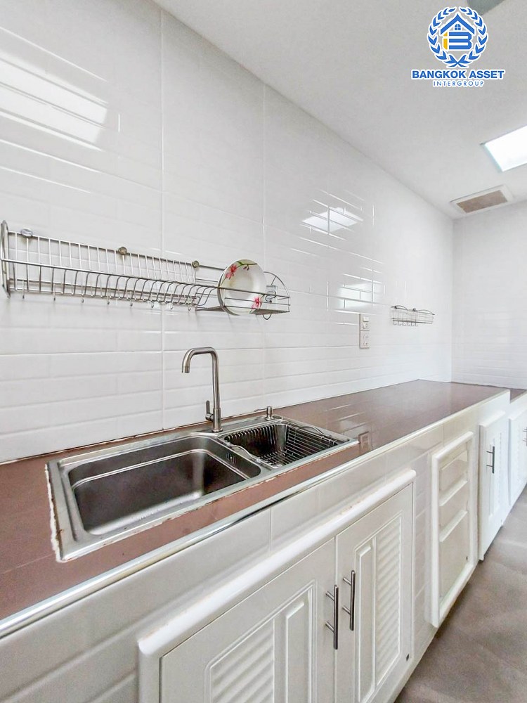 บ้านแฝดมือสอง โครงการ โฮมเพลส วงแหวน-รัตนาธิเบศร์ เนื้อที่กว้าง 41.60 ตร.ว. ฟังก์ชัน 3 ห้องนอน 2 ห้องน้ำ 2 ที่จอดรถ ภายในสภาพสวย มีบริเวณรอบบ้าน บนทำเลเดินทางง่าย เชื่อมต่อถนนกาญจนาภิเษก ถนนรัตนาธิเบศร์ ใกล้รถไฟฟ้าสายสีม่วง "สถานีคลองบางไผ่" และจุดขึ้นทางด่วน "กาญจนาภิเษก"...