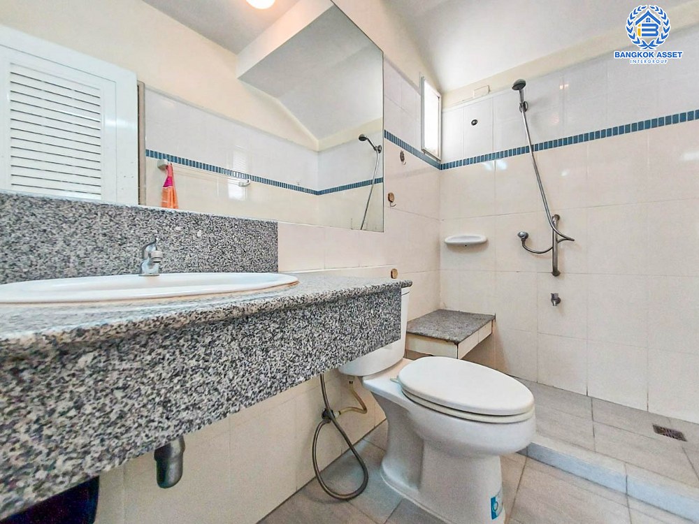 บ้านแฝดมือสอง โครงการ โฮมเพลส วงแหวน-รัตนาธิเบศร์ เนื้อที่กว้าง 41.60 ตร.ว. ฟังก์ชัน 3 ห้องนอน 2 ห้องน้ำ 2 ที่จอดรถ ภายในสภาพสวย มีบริเวณรอบบ้าน บนทำเลเดินทางง่าย เชื่อมต่อถนนกาญจนาภิเษก ถนนรัตนาธิเบศร์ ใกล้รถไฟฟ้าสายสีม่วง "สถานีคลองบางไผ่" และจุดขึ้นทางด่วน "กาญจนาภิเษก"...