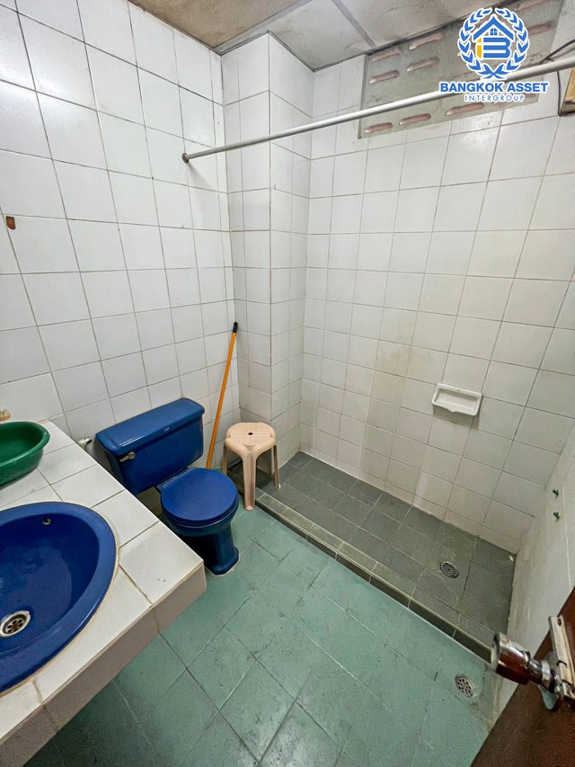 ทาวน์โฮมมือสองกรุงเทพมหานคร หมู่บ้าน เกษตรนิเวศน์ แจ้งวัฒนะ #หลังมุม เนื้อที่กว้างถึง 25 ตร.ว. ฟังก์ชัน 3 ห้องนอน 3 ห้องน้ำ 2 ที่จอดรถ บ้านพร้อมเฟอร์นิเจอร์! 1 เครื่องปรับอากาศ, 1 เครื่องทำน้ำอุ่น บนทำเลดี ใกล้รถไฟฟ้าสายสีชมพู "สถานีแจ้งวัฒนะ 14" ที่จะเสร็จในอนาคต