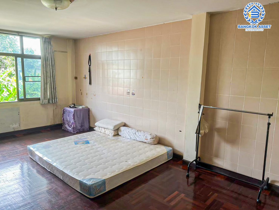 ทาวน์โฮมมือสองกรุงเทพมหานคร หมู่บ้าน เกษตรนิเวศน์ แจ้งวัฒนะ #หลังมุม เนื้อที่กว้างถึง 25 ตร.ว. ฟังก์ชัน 3 ห้องนอน 3 ห้องน้ำ 2 ที่จอดรถ บ้านพร้อมเฟอร์นิเจอร์! 1 เครื่องปรับอากาศ, 1 เครื่องทำน้ำอุ่น บนทำเลดี ใกล้รถไฟฟ้าสายสีชมพู "สถานีแจ้งวัฒนะ 14" ที่จะเสร็จในอนาคต