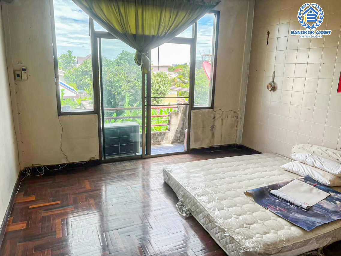 ทาวน์โฮมมือสองกรุงเทพมหานคร หมู่บ้าน เกษตรนิเวศน์ แจ้งวัฒนะ #หลังมุม เนื้อที่กว้างถึง 25 ตร.ว. ฟังก์ชัน 3 ห้องนอน 3 ห้องน้ำ 2 ที่จอดรถ บ้านพร้อมเฟอร์นิเจอร์! 1 เครื่องปรับอากาศ, 1 เครื่องทำน้ำอุ่น บนทำเลดี ใกล้รถไฟฟ้าสายสีชมพู "สถานีแจ้งวัฒนะ 14" ที่จะเสร็จในอนาคต