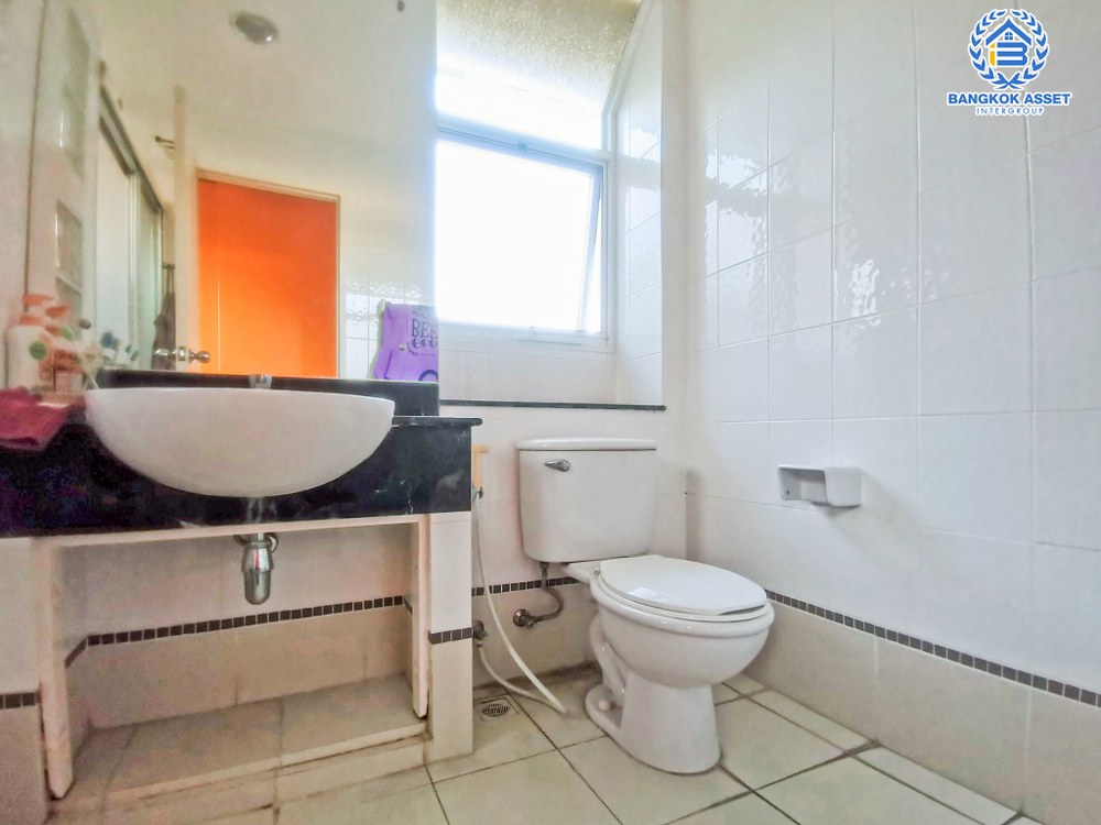 *****บ้านเดี่ยวมือสอง โครงการ มัณฑนา ราชพฤกษ์ เนื้อที่กว้าง 70 ตร.ว. ฟังก์ชัน 3 ห้องนอน 3 ห้องน้ำ 2 ที่จอดรถ บ้านหลังใหญ่ พื้นที่กว้างขวางตอบโจทย์ทุกการอยู่อาศัย ตั้งบนทำเลดี เชื่อมต่อถนนกาญจนาภิเษก ถนนรัตนาธิเบศร์ ถนนนครอินทร์ ใกล้รถไฟฟ้าสายสีม่วง "สถานีบางรักน้อยท่าอิฐ" และจุดขึ้นทางด่วน "ศรีรัช" จองเลย