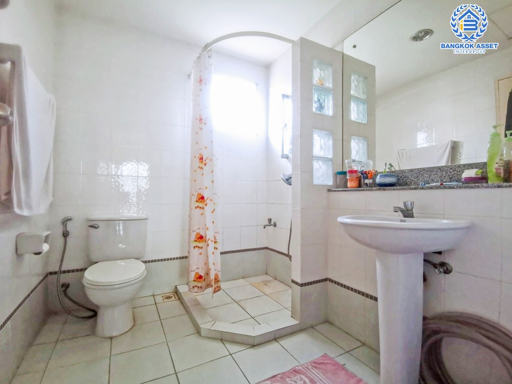 *****บ้านเดี่ยวมือสอง โครงการ มัณฑนา ราชพฤกษ์ เนื้อที่กว้าง 70 ตร.ว. ฟังก์ชัน 3 ห้องนอน 3 ห้องน้ำ 2 ที่จอดรถ บ้านหลังใหญ่ พื้นที่กว้างขวางตอบโจทย์ทุกการอยู่อาศัย ตั้งบนทำเลดี เชื่อมต่อถนนกาญจนาภิเษก ถนนรัตนาธิเบศร์ ถนนนครอินทร์ ใกล้รถไฟฟ้าสายสีม่วง "สถานีบางรักน้อยท่าอิฐ" และจุดขึ้นทางด่วน "ศรีรัช" จองเลย