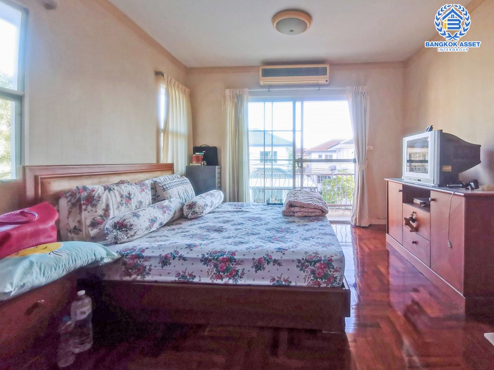 *****บ้านเดี่ยวมือสอง โครงการ มัณฑนา ราชพฤกษ์ เนื้อที่กว้าง 70 ตร.ว. ฟังก์ชัน 3 ห้องนอน 3 ห้องน้ำ 2 ที่จอดรถ บ้านหลังใหญ่ พื้นที่กว้างขวางตอบโจทย์ทุกการอยู่อาศัย ตั้งบนทำเลดี เชื่อมต่อถนนกาญจนาภิเษก ถนนรัตนาธิเบศร์ ถนนนครอินทร์ ใกล้รถไฟฟ้าสายสีม่วง "สถานีบางรักน้อยท่าอิฐ" และจุดขึ้นทางด่วน "ศรีรัช" จองเลย