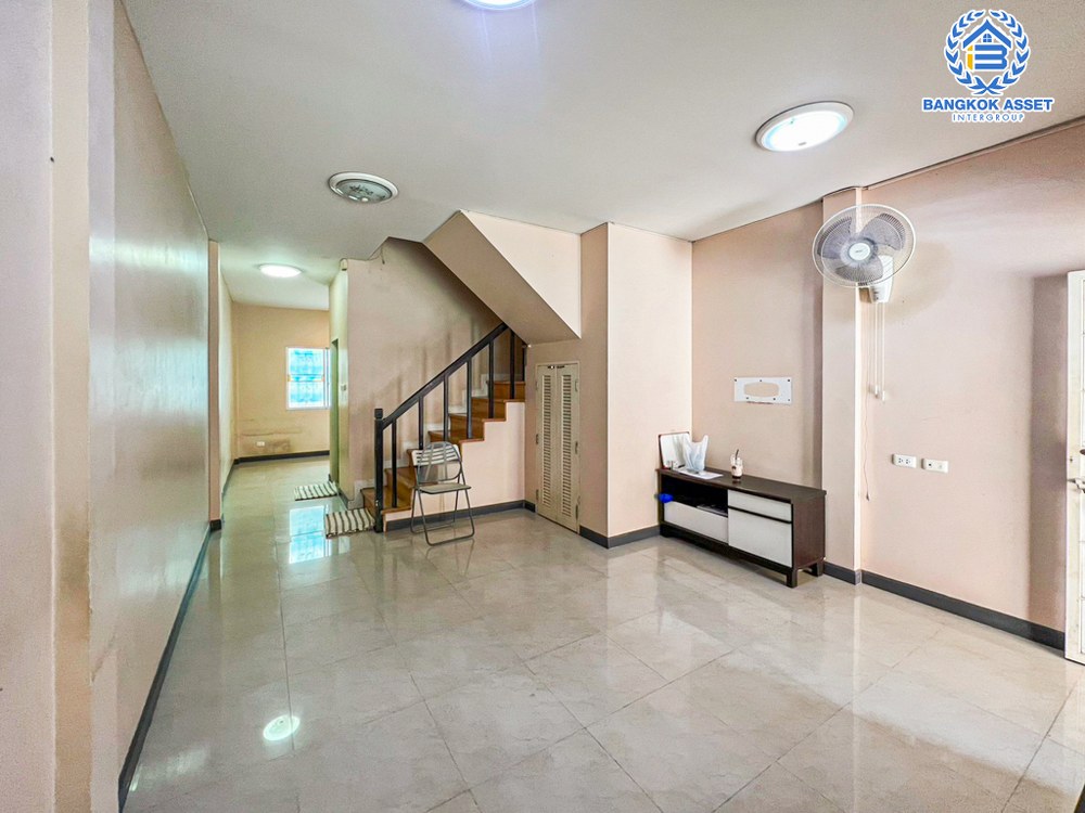 *****ทาวน์เฮ้าส์มือสอง โครงการ เดอะนอร์ทเทิร์นโนวา พหลโยธิน เนื้อที่กว้าง 18.50  ตร.ว. ฟังก์ชัน 2 ห้องนอน 2 ห้องน้ำ 1 ที่จอดรถ แถมฟรี! เครื่องปรับอากาศ บนทำเลดี เชื่อมต่อถนนคลองหลวง ถนนรังสิตคลอง2 ถนนรังสิต-นครนายก ใกล้รถไฟฟ้าสายสีแดง "สถานีรังสิต" และจุดขึ้นดอนเมืองโทลเวย์