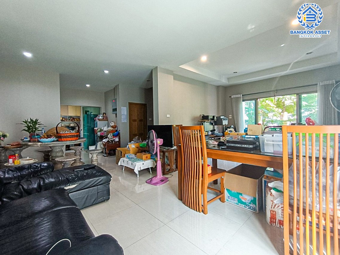 *****บ้านเดี่ยวมือสองนครปฐม หมู่บ้าน บ้านหลังสวน พุทธมณฑล-เพชรเกษม เนื้อที่กว้างขวางถึง 82.6 ตร.ว. ฟังก์ชัน 3 ห้องนอน 3 ห้องน้ำ 2 ที่จอดรถ บ้านสภาพสวย บนทำเลดี เชื่อมต่อถนนเพชรเกษม, ถนนบรมราชชนี, ถนนพระเทพตัดใหม่  ในราคาสุดคุ้ม!