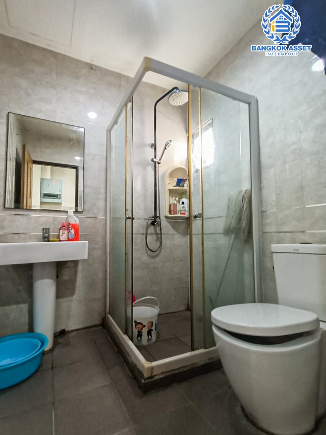 *****บ้านเดี่ยวมือสองนครปฐม หมู่บ้าน บ้านหลังสวน พุทธมณฑล-เพชรเกษม เนื้อที่กว้างขวางถึง 82.6 ตร.ว. ฟังก์ชัน 3 ห้องนอน 3 ห้องน้ำ 2 ที่จอดรถ บ้านสภาพสวย บนทำเลดี เชื่อมต่อถนนเพชรเกษม, ถนนบรมราชชนี, ถนนพระเทพตัดใหม่  ในราคาสุดคุ้ม!