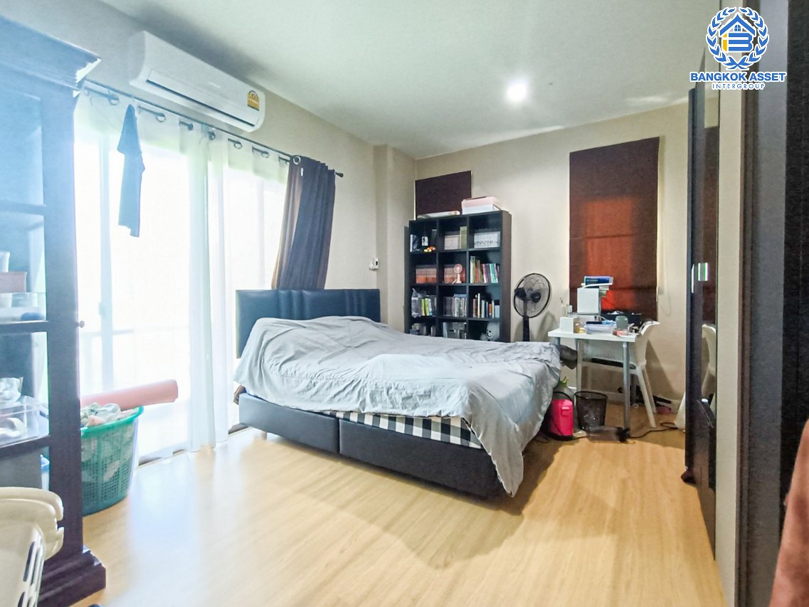 *****บ้านเดี่ยวมือสองนครปฐม หมู่บ้าน บ้านหลังสวน พุทธมณฑล-เพชรเกษม เนื้อที่กว้างขวางถึง 82.6 ตร.ว. ฟังก์ชัน 3 ห้องนอน 3 ห้องน้ำ 2 ที่จอดรถ บ้านสภาพสวย บนทำเลดี เชื่อมต่อถนนเพชรเกษม, ถนนบรมราชชนี, ถนนพระเทพตัดใหม่  ในราคาสุดคุ้ม!