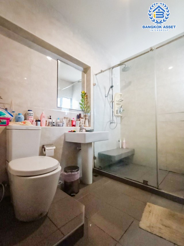 *****บ้านเดี่ยวมือสองนครปฐม หมู่บ้าน บ้านหลังสวน พุทธมณฑล-เพชรเกษม เนื้อที่กว้างขวางถึง 82.6 ตร.ว. ฟังก์ชัน 3 ห้องนอน 3 ห้องน้ำ 2 ที่จอดรถ บ้านสภาพสวย บนทำเลดี เชื่อมต่อถนนเพชรเกษม, ถนนบรมราชชนี, ถนนพระเทพตัดใหม่  ในราคาสุดคุ้ม!