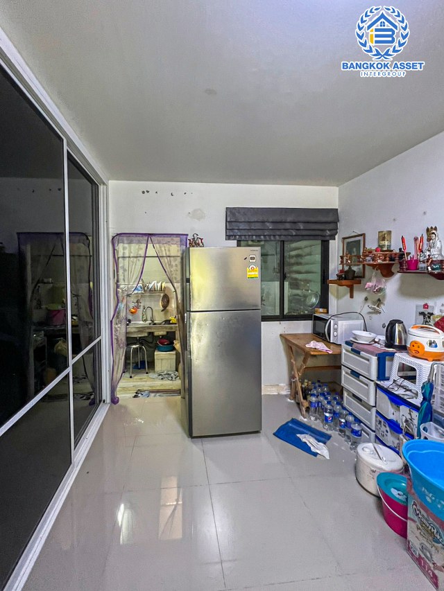 *****ทาวน์เฮ้าส์มือสองนนทบุรี โครงการ พลีโน่ บางใหญ่ คุณภาพระดับ AP เนื้อที่ 18.4 ตร.ว. ฟังก์ชัน 4 ห้องนอน 2 ห้องน้ำ 1 ที่จอดรถ หน้าบ้านอยู่ตรงข้ามพื้นที่ส่วนกลาง บนทำเลแห่งการเดินทาง เพียง 10 นาทีก็ถึงรถไฟฟ้าสายสีม่วง "สถานีคลองบางไผ่" และจุดขึ้นทางด่วน "ศรีรัช-วงแหวนรอบนอก"