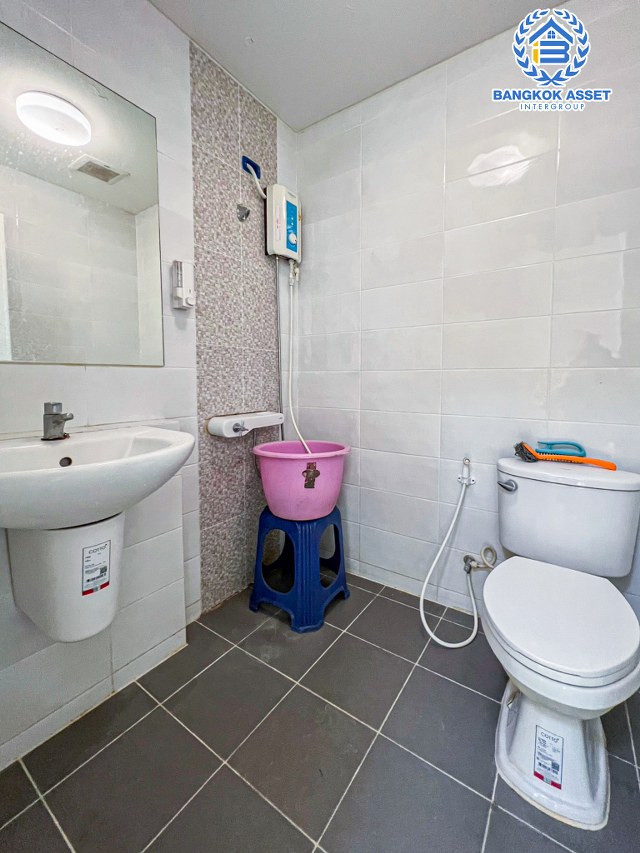 *****ทาวน์เฮ้าส์มือสองนนทบุรี โครงการ พลีโน่ บางใหญ่ คุณภาพระดับ AP เนื้อที่ 18.4 ตร.ว. ฟังก์ชัน 4 ห้องนอน 2 ห้องน้ำ 1 ที่จอดรถ หน้าบ้านอยู่ตรงข้ามพื้นที่ส่วนกลาง บนทำเลแห่งการเดินทาง เพียง 10 นาทีก็ถึงรถไฟฟ้าสายสีม่วง "สถานีคลองบางไผ่" และจุดขึ้นทางด่วน "ศรีรัช-วงแหวนรอบนอก"