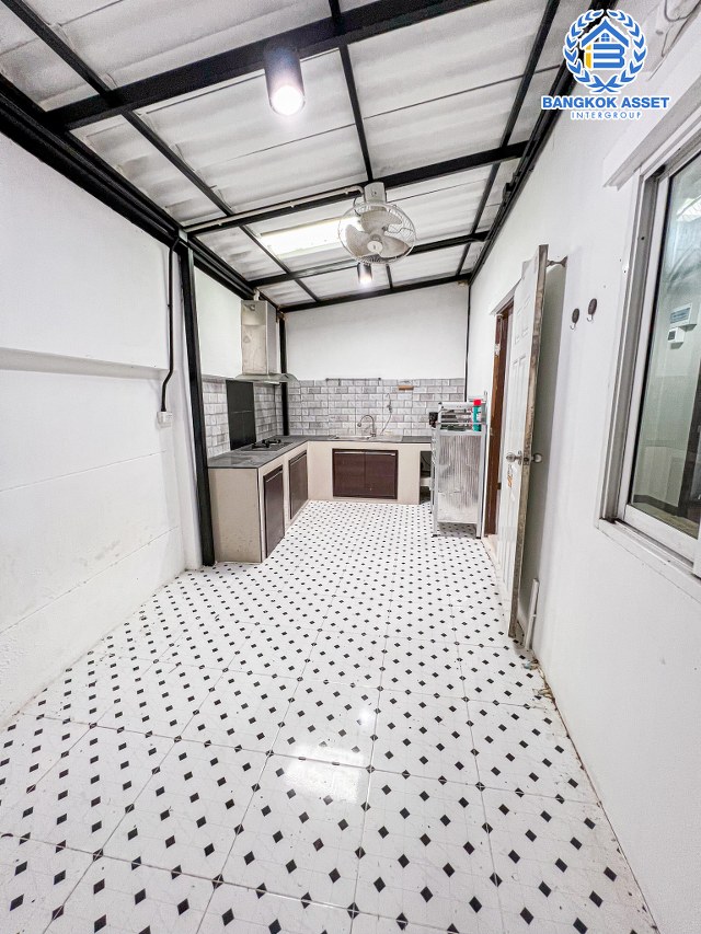 ทาวน์เฮ้าส์มือสองนนทบุรี โครงการ เปี่ยมสุข รัตนาธิเบศร์-วัดสวนแก้ว #หลังมุม เนื้อที่กว้างขวางเกือบ 32 ตร.ว. ฟังก์ชัน 3 ห้องนอน 2 ห้องน้ำ 1 ที่จอดรถ บ้านสวย บนทำเลเยี่ยม เชื่อมต่อ ถ.บางกรวย-ไทรน้อย, ถ.รัตนาธิเบศร์ และ ถ.ราชพฤกษ์ ใกล้รถไฟฟ้าสายม่วง "สถานีบางพลู" ในราคาถูก!