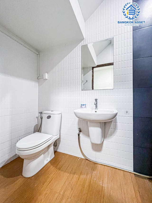 ทาวน์เฮ้าส์มือสองนนทบุรี โครงการ เปี่ยมสุข รัตนาธิเบศร์-วัดสวนแก้ว #หลังมุม เนื้อที่กว้างขวางเกือบ 32 ตร.ว. ฟังก์ชัน 3 ห้องนอน 2 ห้องน้ำ 1 ที่จอดรถ บ้านสวย บนทำเลเยี่ยม เชื่อมต่อ ถ.บางกรวย-ไทรน้อย, ถ.รัตนาธิเบศร์ และ ถ.ราชพฤกษ์ ใกล้รถไฟฟ้าสายม่วง "สถานีบางพลู" ในราคาถูก!