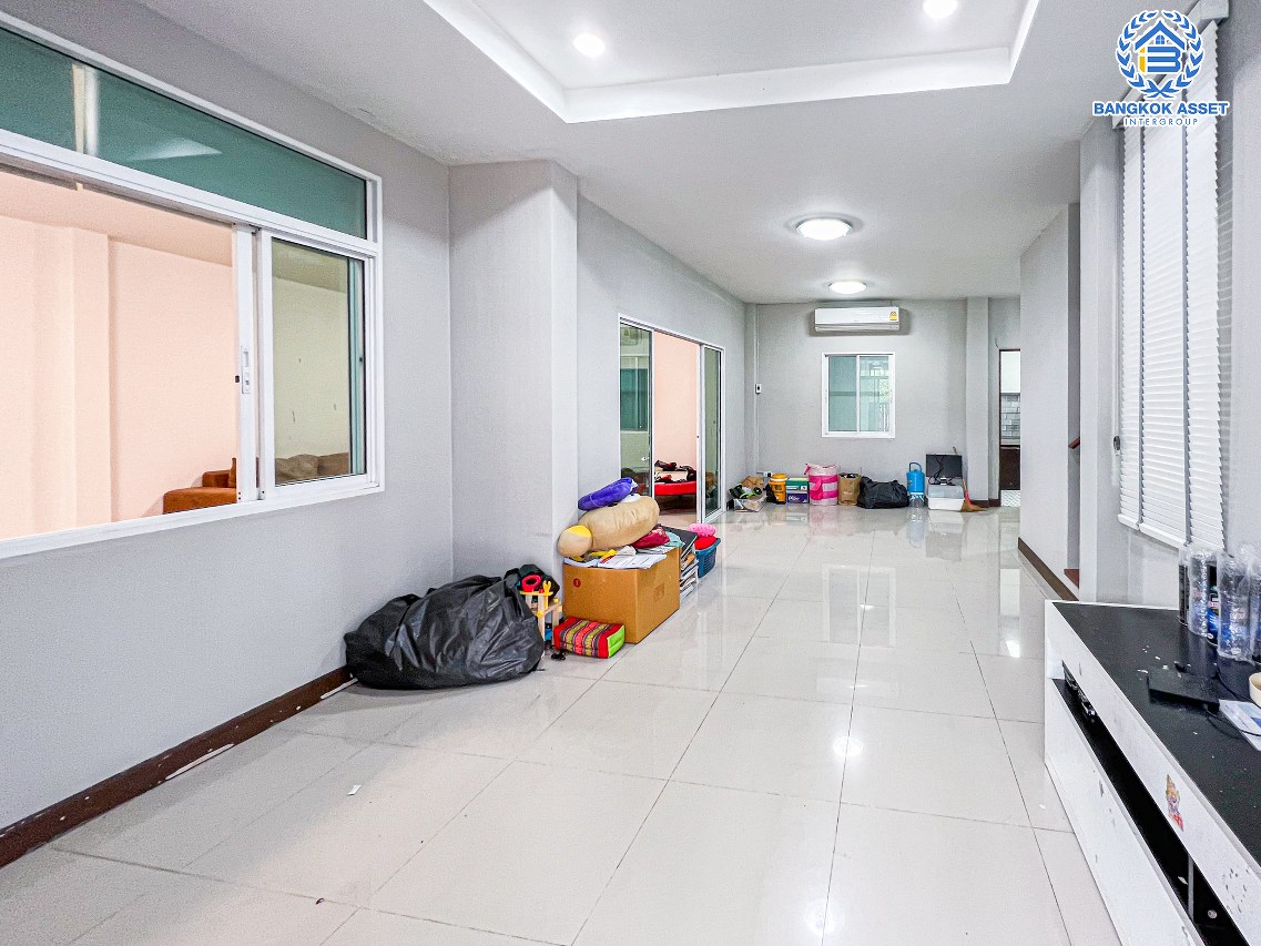 ทาวน์เฮ้าส์มือสองนนทบุรี โครงการ เปี่ยมสุข รัตนาธิเบศร์-วัดสวนแก้ว #หลังมุม เนื้อที่กว้างขวางเกือบ 32 ตร.ว. ฟังก์ชัน 3 ห้องนอน 2 ห้องน้ำ 1 ที่จอดรถ บ้านสวย บนทำเลเยี่ยม เชื่อมต่อ ถ.บางกรวย-ไทรน้อย, ถ.รัตนาธิเบศร์ และ ถ.ราชพฤกษ์ ใกล้รถไฟฟ้าสายม่วง "สถานีบางพลู" ในราคาถูก!