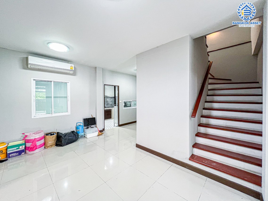 ทาวน์เฮ้าส์มือสองนนทบุรี โครงการ เปี่ยมสุข รัตนาธิเบศร์-วัดสวนแก้ว #หลังมุม เนื้อที่กว้างขวางเกือบ 32 ตร.ว. ฟังก์ชัน 3 ห้องนอน 2 ห้องน้ำ 1 ที่จอดรถ บ้านสวย บนทำเลเยี่ยม เชื่อมต่อ ถ.บางกรวย-ไทรน้อย, ถ.รัตนาธิเบศร์ และ ถ.ราชพฤกษ์ ใกล้รถไฟฟ้าสายม่วง "สถานีบางพลู" ในราคาถูก!