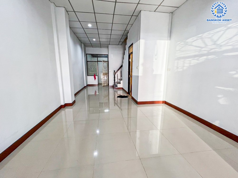 *****ทาวน์เฮ้าส์มือสอง โครงการ มิตรประชา ติวานนท์ เนื้อที่กว้าง 18 ตร.ว. ฟังก์ชัน 2 ห้องนอน 2 ห้องน้ำ 1 ที่จอดรถ บ้านสภาพสวย แต่งใหม่ทั้งหลัง ตั้งบนทำเลดี เชื่อมต่อถนนติวานนท์ ถนนศรีสมาน ถนนเลี่ยงเมือง-ปากเกร็ด ถนนสรงประภา และจุดขึ้นทางด่วน "ศรีรัช" จองเลย!