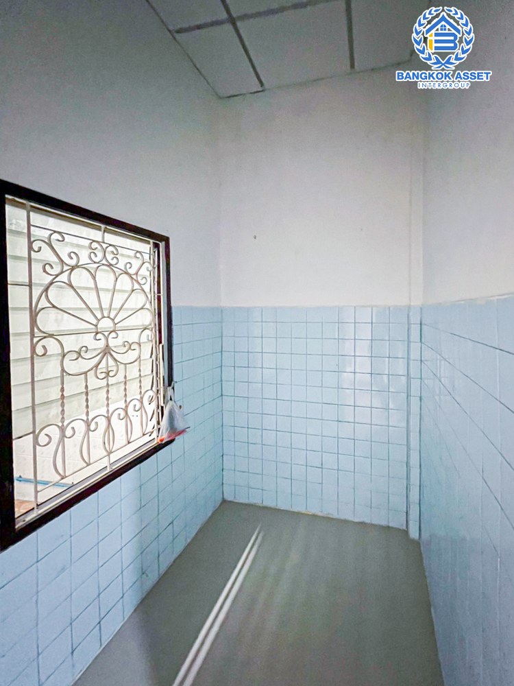 *****ทาวน์เฮ้าส์มือสอง โครงการ มิตรประชา ติวานนท์ เนื้อที่กว้าง 18 ตร.ว. ฟังก์ชัน 2 ห้องนอน 2 ห้องน้ำ 1 ที่จอดรถ บ้านสภาพสวย แต่งใหม่ทั้งหลัง ตั้งบนทำเลดี เชื่อมต่อถนนติวานนท์ ถนนศรีสมาน ถนนเลี่ยงเมือง-ปากเกร็ด ถนนสรงประภา และจุดขึ้นทางด่วน "ศรีรัช" จองเลย!