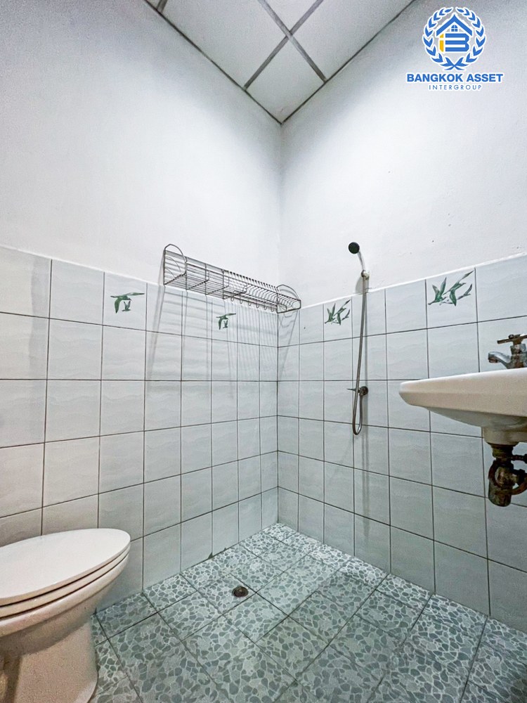 *****ทาวน์เฮ้าส์มือสอง โครงการ มิตรประชา ติวานนท์ เนื้อที่กว้าง 18 ตร.ว. ฟังก์ชัน 2 ห้องนอน 2 ห้องน้ำ 1 ที่จอดรถ บ้านสภาพสวย แต่งใหม่ทั้งหลัง ตั้งบนทำเลดี เชื่อมต่อถนนติวานนท์ ถนนศรีสมาน ถนนเลี่ยงเมือง-ปากเกร็ด ถนนสรงประภา และจุดขึ้นทางด่วน "ศรีรัช" จองเลย!