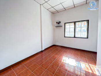 *****ทาวน์เฮ้าส์มือสอง โครงการ มิตรประชา ติวานนท์ เนื้อที่กว้าง 18 ตร.ว. ฟังก์ชัน 2 ห้องนอน 2 ห้องน้ำ 1 ที่จอดรถ บ้านสภาพสวย แต่งใหม่ทั้งหลัง ตั้งบนทำเลดี เชื่อมต่อถนนติวานนท์ ถนนศรีสมาน ถนนเลี่ยงเมือง-ปากเกร็ด ถนนสรงประภา และจุดขึ้นทางด่วน "ศรีรัช" จองเลย!