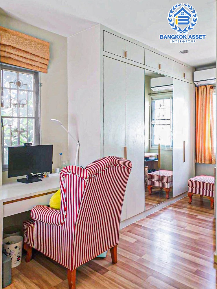 *****บ้านแฝดมือสอง ธนาสิริ ปิ่นเกล้า-ราชพฤกษ์ หลังมุม เนื้อที่กว้าง 42.20 ตร.ว. ฟังก์ชัน 3 ห้องนอน 2 ห้องน้ำ 1 ที่จอดรถ บ้านพร้อมเฟอร์นิเจอร์ ครบครัน พร้อมอยู่ ตั้งบนทำเลดี เชื่อมต่อถนนราชพฤกษ์ ถนนบางกรวย-ไทรน้อย ถนนพระราม5-นครอินทร์ จองเลย!