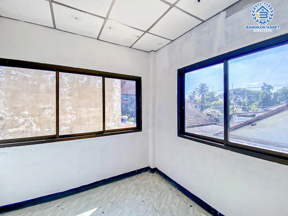 *****ทาวน์เฮ้าส์มือสอง โครงการ สิวารัตน์3 พุทธมณฑล สาย4 หลังมุม เนื้อที่กว้าง 29 ตร.ว. ฟังก์ชัน 3 ห้องนอน 2 ห้องน้ำ 3 ที่จอดรถ ภายในสภาพดี โถงบ้านกว้างใช้งานได้หลากหลาย ตั้งบนทำเลดี เชื่อมต่อถนนพุทธมณฑลสาย4 ถนนพุทธมณฑลสาย5 ถนนเพชรเกษม จองเลย!