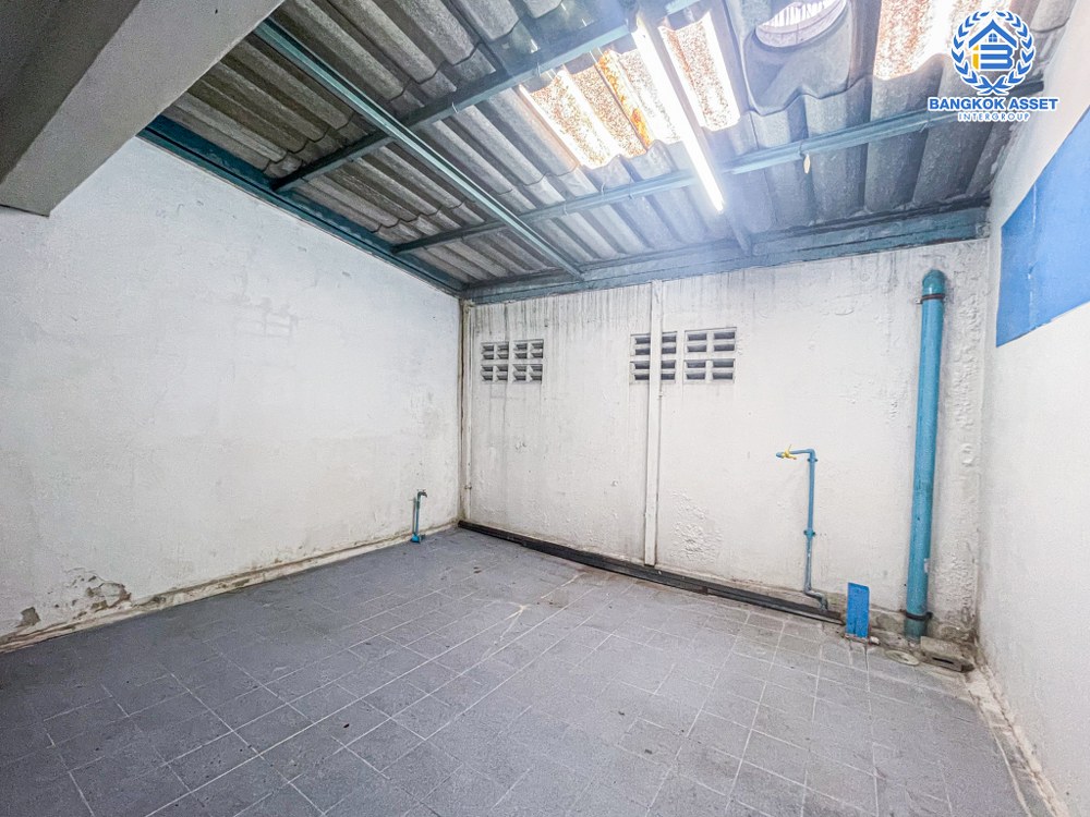 ทาวน์เฮ้าส์มือสอง โครงการ เวียงเทพ2 ช่างอากาศอุทิศ เนื้อที่กว้าง 20 ตร.ว. ฟังก์ชัน 2 ห้องนอน 2 ห้องน้ำ 1 ที่จอดรถ ภายในสภาพดี ขายถูกมาก! บนทำเลเดินทางง่าย เชื่อมต่อถนนสรงประภา ถนนโกสุมรวมใจ ถนนแจ้งวัฒนะ ถนนศรีสมาน ใกล้รถไฟฟ้าสายสีแดง "สถานีดอนเมือง" และจุดขึ้นทางด่วน "อุตราภิมุข"