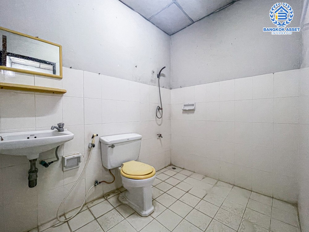 ทาวน์เฮ้าส์มือสอง โครงการ เวียงเทพ2 ช่างอากาศอุทิศ เนื้อที่กว้าง 20 ตร.ว. ฟังก์ชัน 2 ห้องนอน 2 ห้องน้ำ 1 ที่จอดรถ ภายในสภาพดี ขายถูกมาก! บนทำเลเดินทางง่าย เชื่อมต่อถนนสรงประภา ถนนโกสุมรวมใจ ถนนแจ้งวัฒนะ ถนนศรีสมาน ใกล้รถไฟฟ้าสายสีแดง "สถานีดอนเมือง" และจุดขึ้นทางด่วน "อุตราภิมุข"