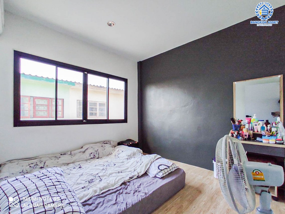 *****ทาวน์เฮ้าส์มือสองนนทบุรี โครงการ เอเชียโฮมทาวน์2 บางกรวย-ไทรน้อย #หลังมุม เนื้อที่กว้างขวางถึง 32 ตร.ว. ฟังก์ชัน 2 ห้องนอน 2 ห้องน้ำ 2 ที่จอดรถ บ้านสภาพดี บนทำเลแห่งการเดินทาง เชื่อมต่อถนนกาญจนาภิเษก ใกล้รถไฟฟ้าสายสีม่วง "สถานีคลองบางไผ่" และจุดขึ้นทางด่วน "ศรีรัช" จองเลย!