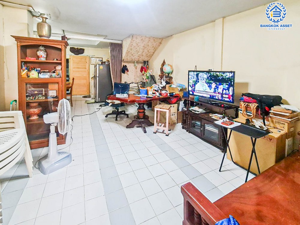 *****ทาวน์เฮ้าส์มือสอง พื้นที่กว้าง! ซอยวิภาวดีรังสิต70 ทำเลวิภาวดีรังสิต เนื้อที่ 14 ตร.ว. ฟังก์ชัน 2 ห้องนอน 2 ห้องน้ำ 1 ที่จอดรถ สภาพดี ฟังก์ชันครบ สไตล์โดดเด่น บนทำเลดี เชื่อมต่อถนนบางกรวย-กรุงเทพ ถนนวิภาวดี-รังสิต ใกล้รถไฟฟ้าสายสีแดง "สถานีหลักสี่" และจุดขึ้นโทลเวย์ดอนเมือง