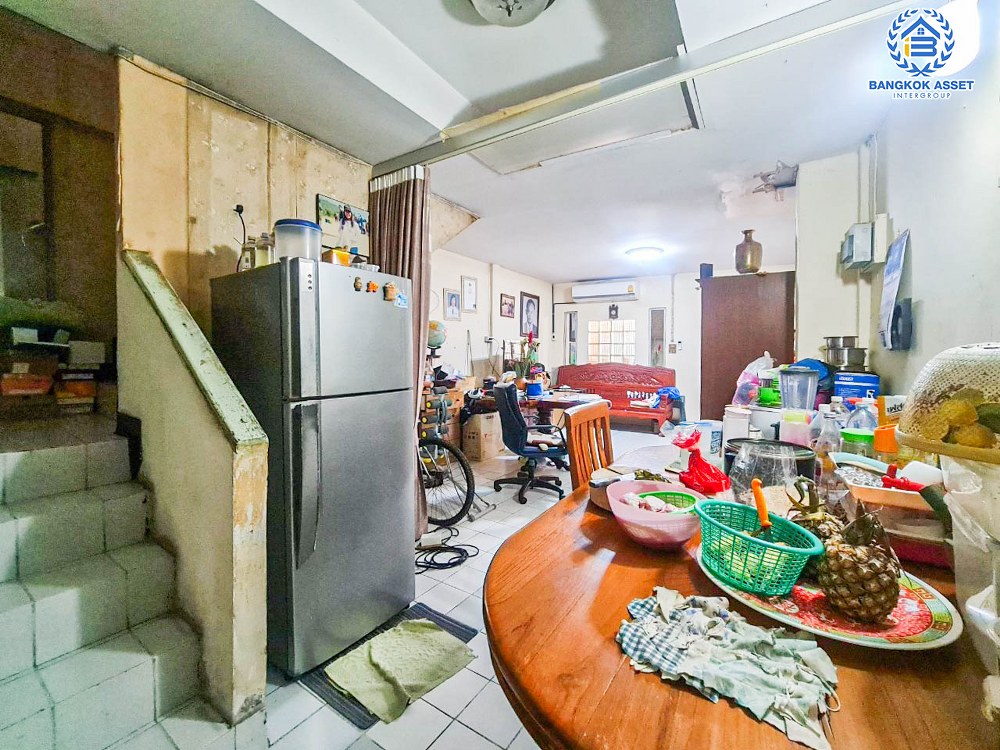 *****ทาวน์เฮ้าส์มือสอง พื้นที่กว้าง! ซอยวิภาวดีรังสิต70 ทำเลวิภาวดีรังสิต เนื้อที่ 14 ตร.ว. ฟังก์ชัน 2 ห้องนอน 2 ห้องน้ำ 1 ที่จอดรถ สภาพดี ฟังก์ชันครบ สไตล์โดดเด่น บนทำเลดี เชื่อมต่อถนนบางกรวย-กรุงเทพ ถนนวิภาวดี-รังสิต ใกล้รถไฟฟ้าสายสีแดง "สถานีหลักสี่" และจุดขึ้นโทลเวย์ดอนเมือง