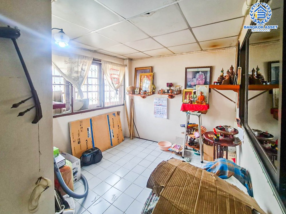 *****ทาวน์เฮ้าส์มือสอง พื้นที่กว้าง! ซอยวิภาวดีรังสิต70 ทำเลวิภาวดีรังสิต เนื้อที่ 14 ตร.ว. ฟังก์ชัน 2 ห้องนอน 2 ห้องน้ำ 1 ที่จอดรถ สภาพดี ฟังก์ชันครบ สไตล์โดดเด่น บนทำเลดี เชื่อมต่อถนนบางกรวย-กรุงเทพ ถนนวิภาวดี-รังสิต ใกล้รถไฟฟ้าสายสีแดง "สถานีหลักสี่" และจุดขึ้นโทลเวย์ดอนเมือง