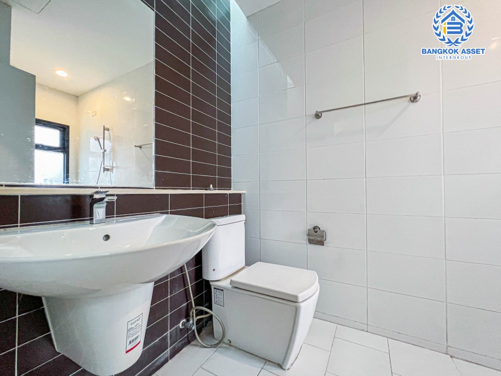 *****ทาวน์โฮมมือสองกรุงเทพมหานคร โครงการ ซิกเนเจอร์ เพชรเกษม69 เนื้อที่กว้าง 17.60 ตร.ว. ฟังก์ชัน 3 ห้องนอน 3 ห้องน้ำ 1 ที่จอดรถ บ้านสภาพสวย ราคาสุดคุ้มค่า ตั้งบนทำเลเดินทางง่าย เชื่อมต่อถนนเพชรเกษม, ถนนเลียบคลองภาษีเจริญฝั่งเหนือ, ถนนกาญจนาภิเษก ใกล้รถไฟฟ้าสายสีน้ำเงิน "สถานีหลักสอง"