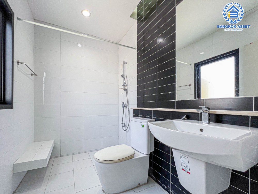 *****ทาวน์โฮมมือสองกรุงเทพมหานคร โครงการ ซิกเนเจอร์ เพชรเกษม69 เนื้อที่กว้าง 17.60 ตร.ว. ฟังก์ชัน 3 ห้องนอน 3 ห้องน้ำ 1 ที่จอดรถ บ้านสภาพสวย ราคาสุดคุ้มค่า ตั้งบนทำเลเดินทางง่าย เชื่อมต่อถนนเพชรเกษม, ถนนเลียบคลองภาษีเจริญฝั่งเหนือ, ถนนกาญจนาภิเษก ใกล้รถไฟฟ้าสายสีน้ำเงิน "สถานีหลักสอง"