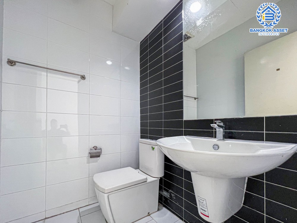 *****ทาวน์โฮมมือสองกรุงเทพมหานคร โครงการ ซิกเนเจอร์ เพชรเกษม69 เนื้อที่กว้าง 17.60 ตร.ว. ฟังก์ชัน 3 ห้องนอน 3 ห้องน้ำ 1 ที่จอดรถ บ้านสภาพสวย ราคาสุดคุ้มค่า ตั้งบนทำเลเดินทางง่าย เชื่อมต่อถนนเพชรเกษม, ถนนเลียบคลองภาษีเจริญฝั่งเหนือ, ถนนกาญจนาภิเษก ใกล้รถไฟฟ้าสายสีน้ำเงิน "สถานีหลักสอง"