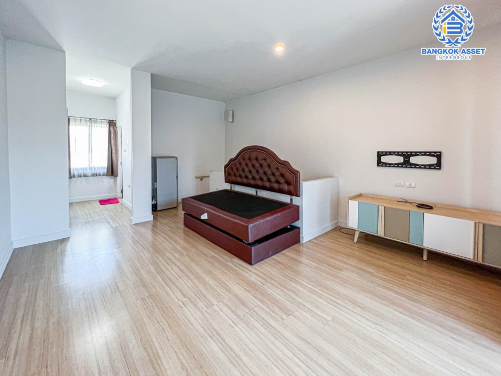 *****ทาวน์โฮมมือสองกรุงเทพมหานคร โครงการ ซิกเนเจอร์ เพชรเกษม69 เนื้อที่กว้าง 17.60 ตร.ว. ฟังก์ชัน 3 ห้องนอน 3 ห้องน้ำ 1 ที่จอดรถ บ้านสภาพสวย ราคาสุดคุ้มค่า ตั้งบนทำเลเดินทางง่าย เชื่อมต่อถนนเพชรเกษม, ถนนเลียบคลองภาษีเจริญฝั่งเหนือ, ถนนกาญจนาภิเษก ใกล้รถไฟฟ้าสายสีน้ำเงิน "สถานีหลักสอง"