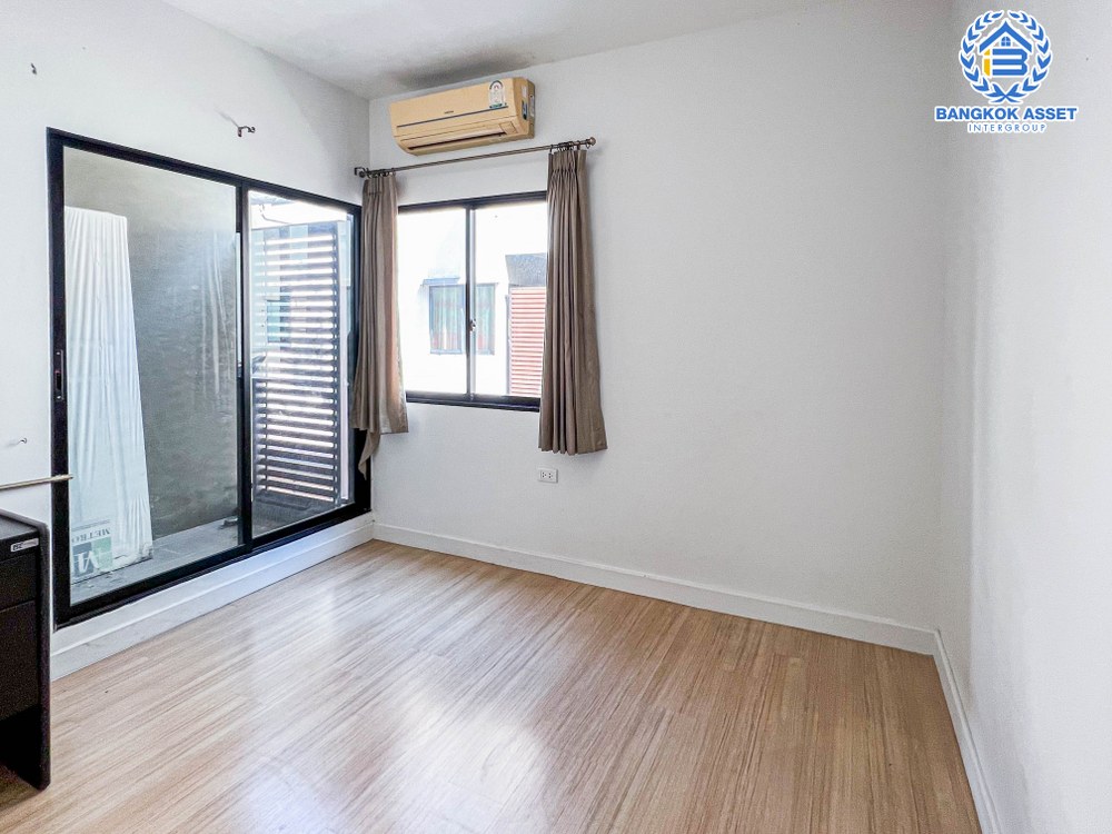 *****ทาวน์โฮมมือสองกรุงเทพมหานคร โครงการ ซิกเนเจอร์ เพชรเกษม69 เนื้อที่กว้าง 17.60 ตร.ว. ฟังก์ชัน 3 ห้องนอน 3 ห้องน้ำ 1 ที่จอดรถ บ้านสภาพสวย ราคาสุดคุ้มค่า ตั้งบนทำเลเดินทางง่าย เชื่อมต่อถนนเพชรเกษม, ถนนเลียบคลองภาษีเจริญฝั่งเหนือ, ถนนกาญจนาภิเษก ใกล้รถไฟฟ้าสายสีน้ำเงิน "สถานีหลักสอง"