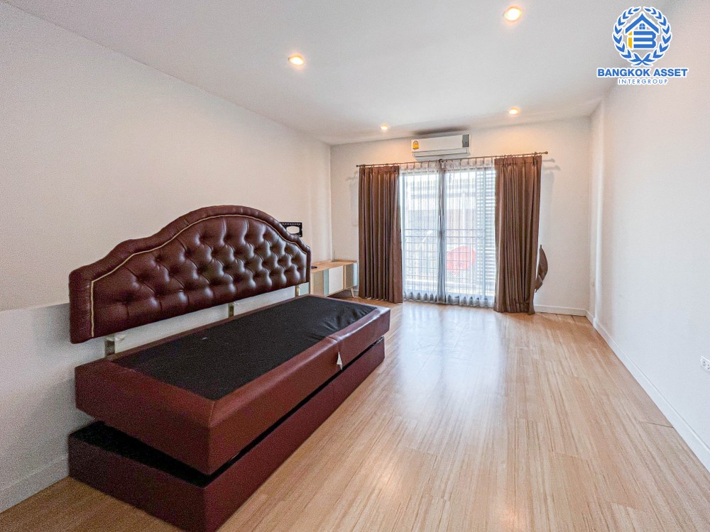 *****ทาวน์โฮมมือสองกรุงเทพมหานคร โครงการ ซิกเนเจอร์ เพชรเกษม69 เนื้อที่กว้าง 17.60 ตร.ว. ฟังก์ชัน 3 ห้องนอน 3 ห้องน้ำ 1 ที่จอดรถ บ้านสภาพสวย ราคาสุดคุ้มค่า ตั้งบนทำเลเดินทางง่าย เชื่อมต่อถนนเพชรเกษม, ถนนเลียบคลองภาษีเจริญฝั่งเหนือ, ถนนกาญจนาภิเษก ใกล้รถไฟฟ้าสายสีน้ำเงิน "สถานีหลักสอง"