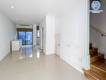 *****ทาวน์โฮมมือสองกรุงเทพมหานคร โครงการ ซิกเนเจอร์ เพชรเกษม69 เนื้อที่กว้าง 17.60 ตร.ว. ฟังก์ชัน 3 ห้องนอน 3 ห้องน้ำ 1 ที่จอดรถ บ้านสภาพสวย ราคาสุดคุ้มค่า ตั้งบนทำเลเดินทางง่าย เชื่อมต่อถนนเพชรเกษม, ถนนเลียบคลองภาษีเจริญฝั่งเหนือ, ถนนกาญจนาภิเษก ใกล้รถไฟฟ้าสายสีน้ำเงิน "สถานีหลักสอง"