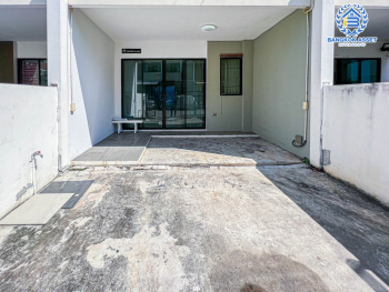 *****ทาวน์โฮมมือสองกรุงเทพมหานคร โครงการ ซิกเนเจอร์ เพชรเกษม69 เนื้อที่กว้าง 17.60 ตร.ว. ฟังก์ชัน 3 ห้องนอน 3 ห้องน้ำ 1 ที่จอดรถ บ้านสภาพสวย ราคาสุดคุ้มค่า ตั้งบนทำเลเดินทางง่าย เชื่อมต่อถนนเพชรเกษม, ถนนเลียบคลองภาษีเจริญฝั่งเหนือ, ถนนกาญจนาภิเษก ใกล้รถไฟฟ้าสายสีน้ำเงิน "สถานีหลักสอง"