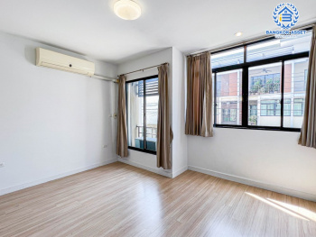 *****ทาวน์โฮมมือสองกรุงเทพมหานคร โครงการ ซิกเนเจอร์ เพชรเกษม69 เนื้อที่กว้าง 17.60 ตร.ว. ฟังก์ชัน 3 ห้องนอน 3 ห้องน้ำ 1 ที่จอดรถ บ้านสภาพสวย ราคาสุดคุ้มค่า ตั้งบนทำเลเดินทางง่าย เชื่อมต่อถนนเพชรเกษม, ถนนเลียบคลองภาษีเจริญฝั่งเหนือ, ถนนกาญจนาภิเษก ใกล้รถไฟฟ้าสายสีน้ำเงิน "สถานีหลักสอง"