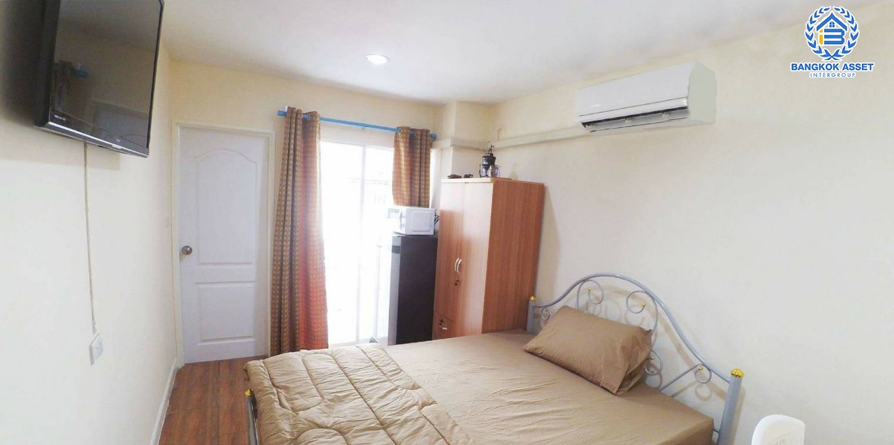 ทาวน์โฮมมือสองใจกลางนนทบุรี หมู่บ้าน สิรีนพาร์ค 3 วงศ์สว่าง เนื้อที่เกือบ 19 ตร.ว. ฟังก์ชัน 5 ห้องนอน 5 ห้องน้ำ 1 ห้องน้ำ เหมาะกับการลงทุนทำเป็นหอพักสร้างกำไรได้ แถมฟรี! 5 เครื่องปรับอากาศ, 5 เครื่องทำน้ำอุ่น ทำเลเชื่อมต่อ ถ.วงศ์สว่าง, ถ.ติวานนท์, ถ.รัตนาธิเบศร์ ใกล้รถไฟฟ้าสายสีม่วง "สถานีวงศ์สว่าง" และทางด่วน "ศรีรัช"