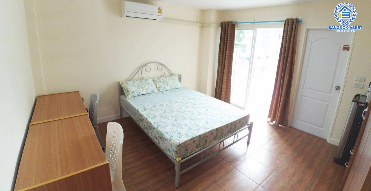 ทาวน์โฮมมือสองใจกลางนนทบุรี หมู่บ้าน สิรีนพาร์ค 3 วงศ์สว่าง เนื้อที่เกือบ 19 ตร.ว. ฟังก์ชัน 5 ห้องนอน 5 ห้องน้ำ 1 ห้องน้ำ เหมาะกับการลงทุนทำเป็นหอพักสร้างกำไรได้ แถมฟรี! 5 เครื่องปรับอากาศ, 5 เครื่องทำน้ำอุ่น ทำเลเชื่อมต่อ ถ.วงศ์สว่าง, ถ.ติวานนท์, ถ.รัตนาธิเบศร์ ใกล้รถไฟฟ้าสายสีม่วง "สถานีวงศ์สว่าง" และทางด่วน "ศรีรัช"